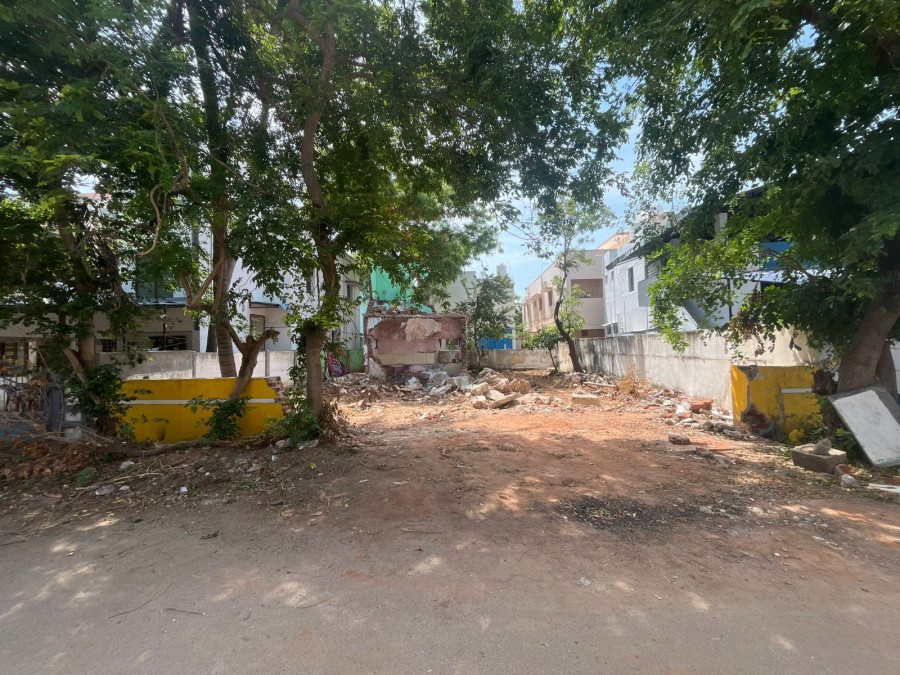 40*60 = 2400 Sqft Plot Size / Fully Coumpound Well / West Facing / Near Vairam School, Periyar Nagar, Pudukkottai / Pre Sqft Rate Rs = 7100 / 1 Crore 70 Lakhs Negotiable / PL 453