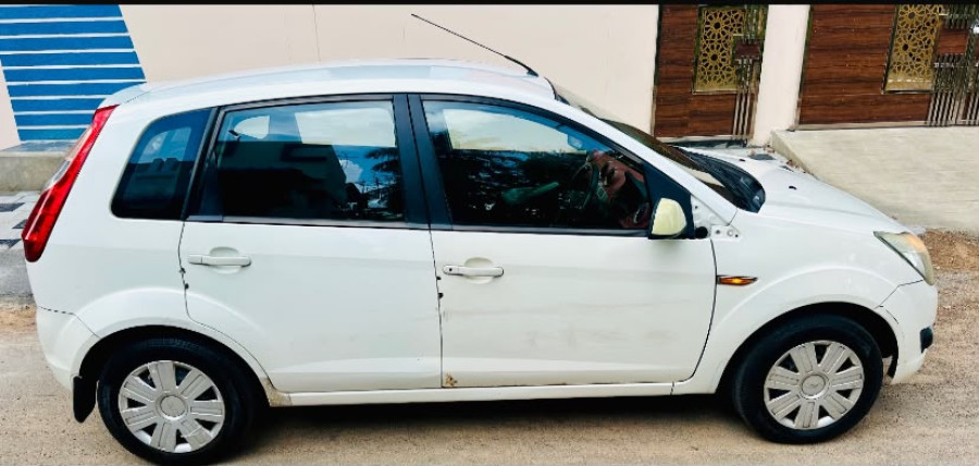 Ford Figo Titanium / 2011 Model / Diesel, Single, Owner & White Color / Diesel Variant, First Owner, Insurance live / Manual Transmission, Stephny tyre un used new / Dual Air Bag, Milage for 22 to 25 / 1,36,000 km Only Running Well / Verified Price 1.85 L