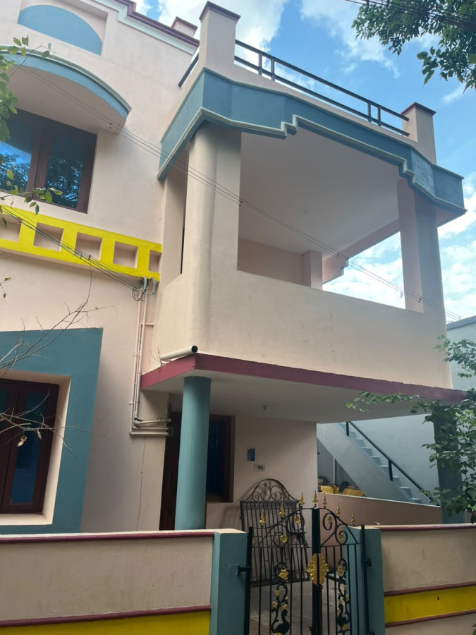1400 Sqft / West Facing / Ground floor 2 Bedrooms / Firstfloor 2 Bedrooms / 8 Years Old / 1 Crore / Machuvadi / HS 300