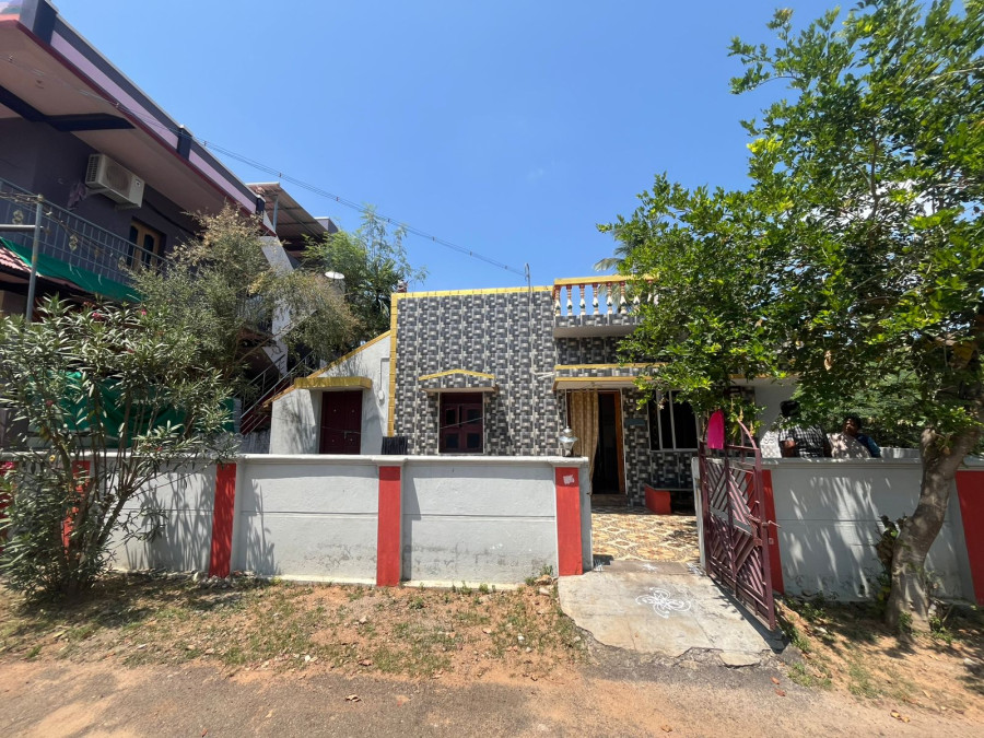2696 Sqft / South Facing / Resale House 15 Year Old / Ashoknagar Near 4 Veethi  Pudukkottai /  85 Lakhs Negotiable /  ID HS 246