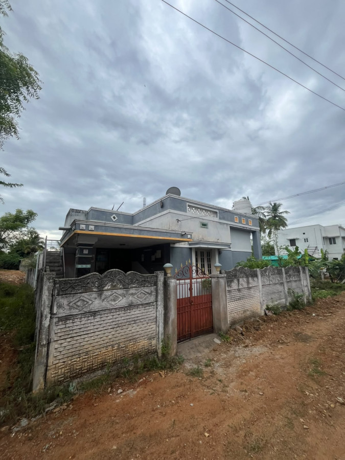 1800 Sqft Size / 2 Bedrooms / 8 years old / west facing / 80 Lakhs - Negotiable / Ashok nagar Near - Pudukkottai / HS 315
