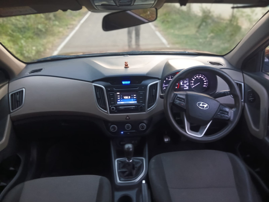 Hyndai Creta E+ / Manual Transmission / 2017 Model / Petrol Variant, Single Owner, 76,456 km Running / Insurance Nill / Rate = 680000 - Negotaible / CC / C 190