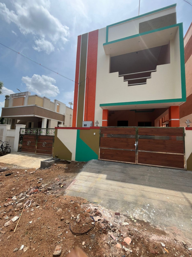 1360 Sqft Plot Size / 15 Sathuram / South Facing / 3 Bedrooms 3 Bathrooms / Town Bus stand 5 Kilometres - Pudukkottai / 72 Lakhs - Negotiable / HS 279