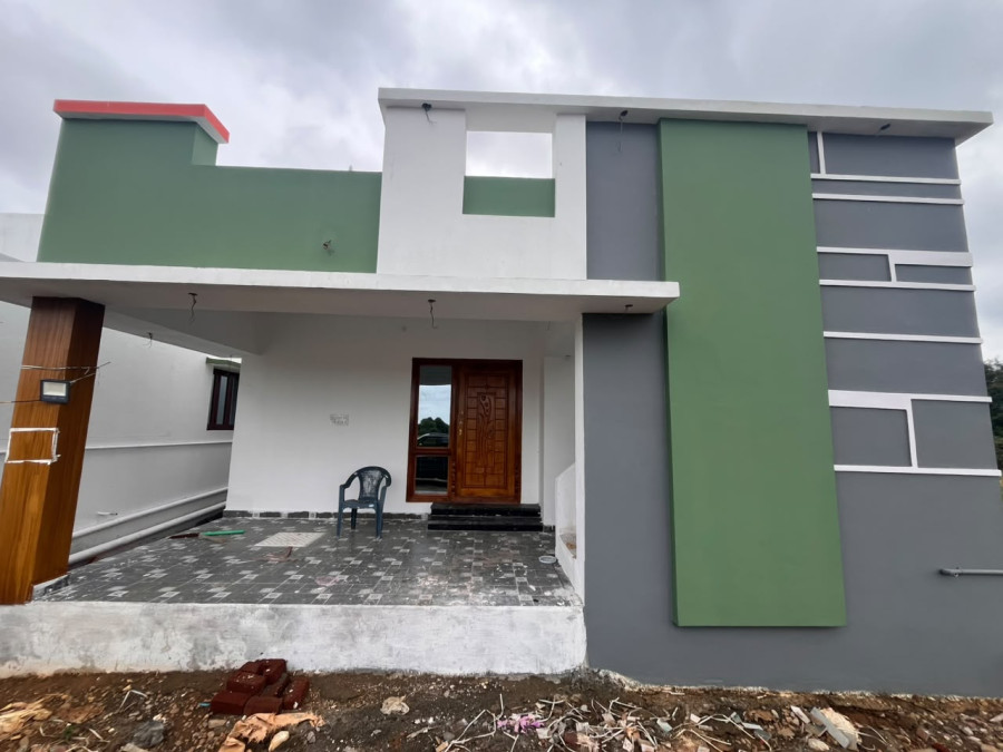 1200 Sqft plot size /10 Sathuram built area /2 Bedrooms 2 Bathrooms Carparking /North facing /47 Lakhs negotiable /Near machuvadi pudukkottai /HS 403