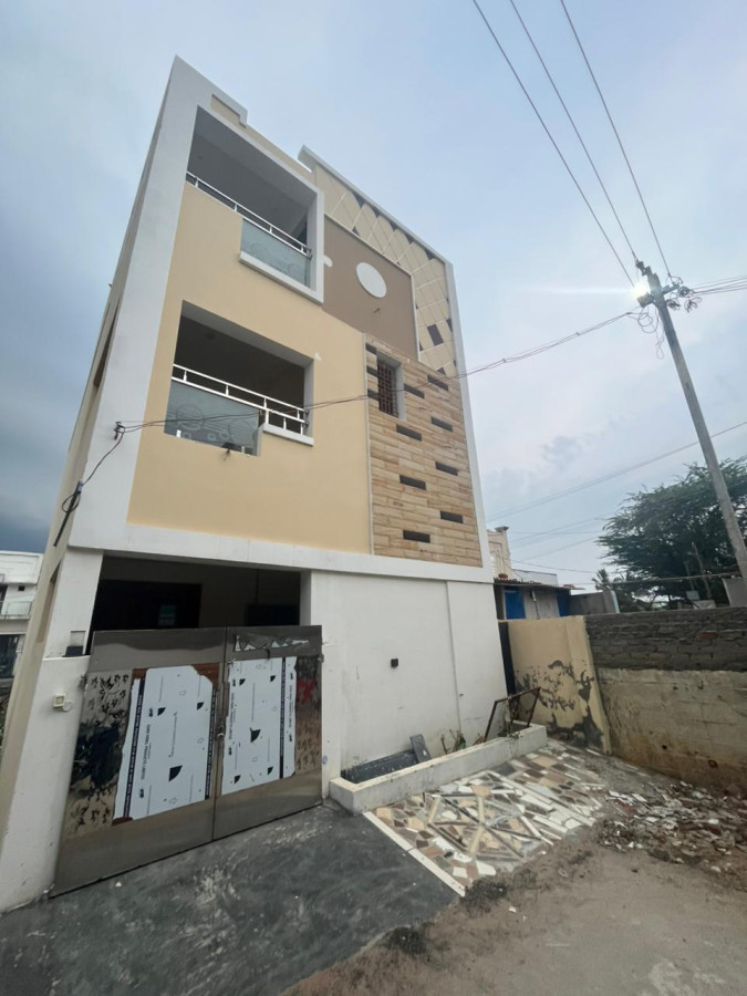 1200 Sqft Plot Siz /2100 Sqft Built Area/South Facing /3 Bedrooms 3 Bathrooms/No Carparking/G+1 Ground Floor 1 Bedroom/Hall/Kitchen/FirstFloor 2 Bedrooms/Hall Only/ Outer Staircase/Center City Area/Pudukkottai /1 Crore 10 Lakhs/HS 226