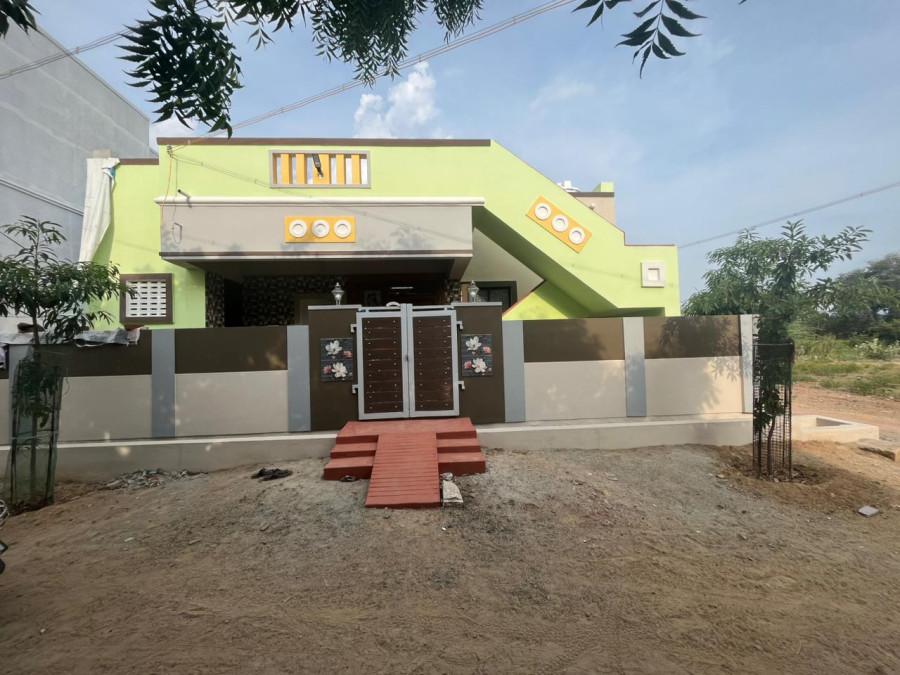 1360 Sqft Plot Size/ 1100 Sqft Built Area/ West facing/2 Bedrooms 2 Bathrooms 1Poojarooms/ No Carparking/ Pudukkottai Town Bustand 5 Kilometer Radius / 56 Laks Negotiable / ID HS 218