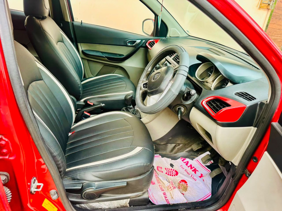 Tata Tiago XZ / 2017+2018 ( Top Model ) / Single Owner, Diesel Engine, Manual Transmission / Insurance Live, Pollution under control ( PUC ) live / Over all kms 143000 / Good Millege 26 kmpl, Price = 339000 Lakhs - Negotiable / Rac / C191