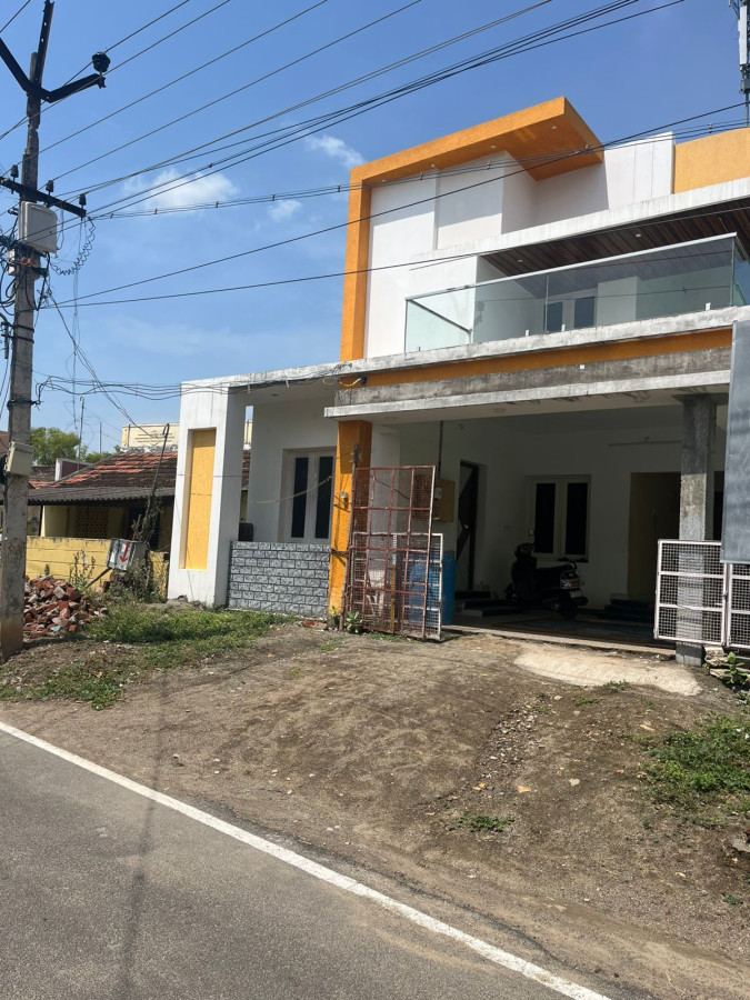 1600 Sqft Plot Size / 2600 Sqft Built Area / West Facing / 5 Bedrooms / Fully Interior / Hicelling Inner Staircase / 3 Year Resale / 1 Crore 55 Lakhs - Negotiable / Bus Stand 4 Kilometres - Pudukkottai / HS 263