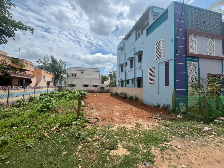 20*60 = 1200 Sqft Plot Size / East Facing / Per Sqft Rate Rs = 4200 - Negotiable / Ashoknagar Bus Stop Near - Pudukkottai / 50 Lakhs 40 Thousand / PL 459