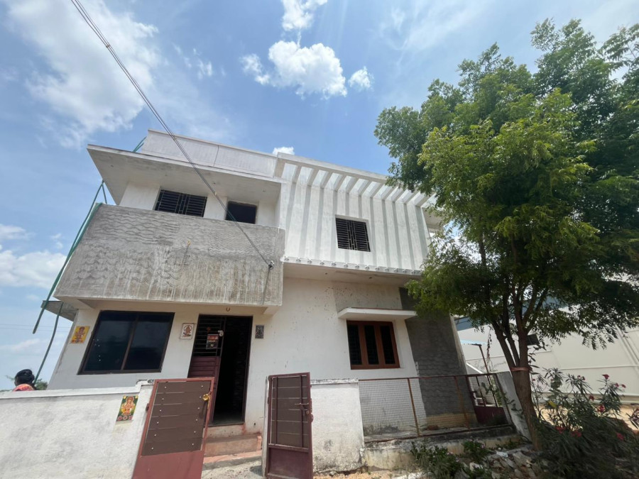 2000 Sqft Plot Size / 1800 Sqft Built Area / North Facing / Resale 6 Years / 85 Lakhs - Negotiable / HS 278