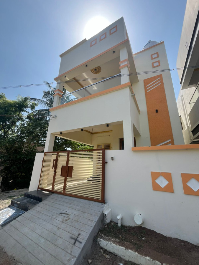 1100 Sqft Plot Size / 1500 Sqft Built Area / 3 Bedrooms 3 Bathrooms / West Facing / No Carparking / Fully Interior / Inner Stair Case / 72 Lakhs - Negotiable / SFS School Near  - Pudukkottai / HS 261