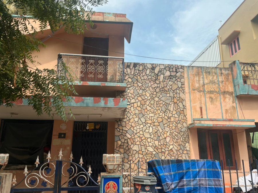 2400 Sqft plot size /2000 Sqft built size /3 BHK /Resale house per Sqft 7400 RS /1 Crore 78 Lakhs negotiable /Near vairam school pudukkottai /HS 405