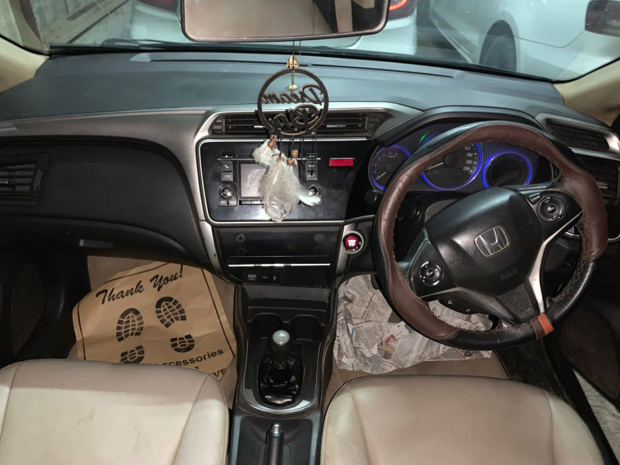 Honda City vx tec / 2014 Top Model / Diesel engine / Manual, Second Owner / 1.30 Lakhs km Running / 4.75 Lakhs - Negotiable / AC / C 164