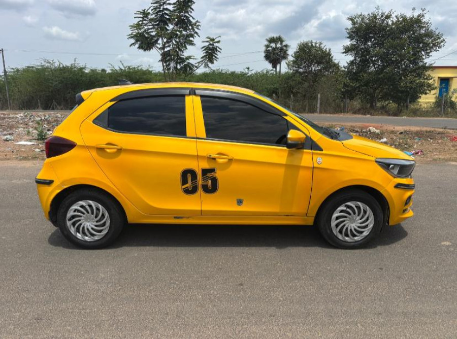 Tata Tiago XT  / 2020 Model / Petrol, Single Owner / 133000 km / Company Service Record / 4.10 Lakhs - Negotiable / VC / C 126