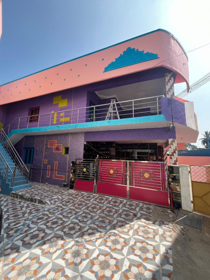 2400 Sqft Plot Size / 2000 Sqft Built Area / 8 Year Old Resale House / Ground Floor 2 Bedrooms / Hall / Kitchen / First floor 2 Bedrooms / Hall / Kitchen / Pudukkottai - Center Town Area / 1 Crore 45 Lakhs  Negotiable / IN 333