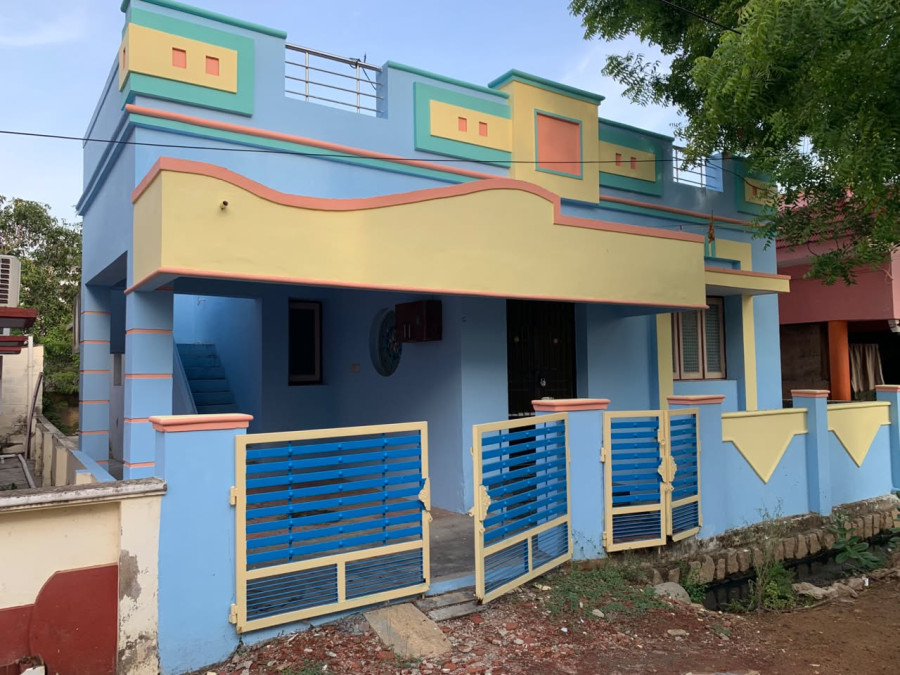 1800 Sqft Plot Size / 1500 Sqft Built Area / West Facing / 2 Bedrooms / Dinning Area / Pooja  Area / Fully Furnitured / Carparing / 5 Years Resale House / School Near - Pudukkottai / HS 286