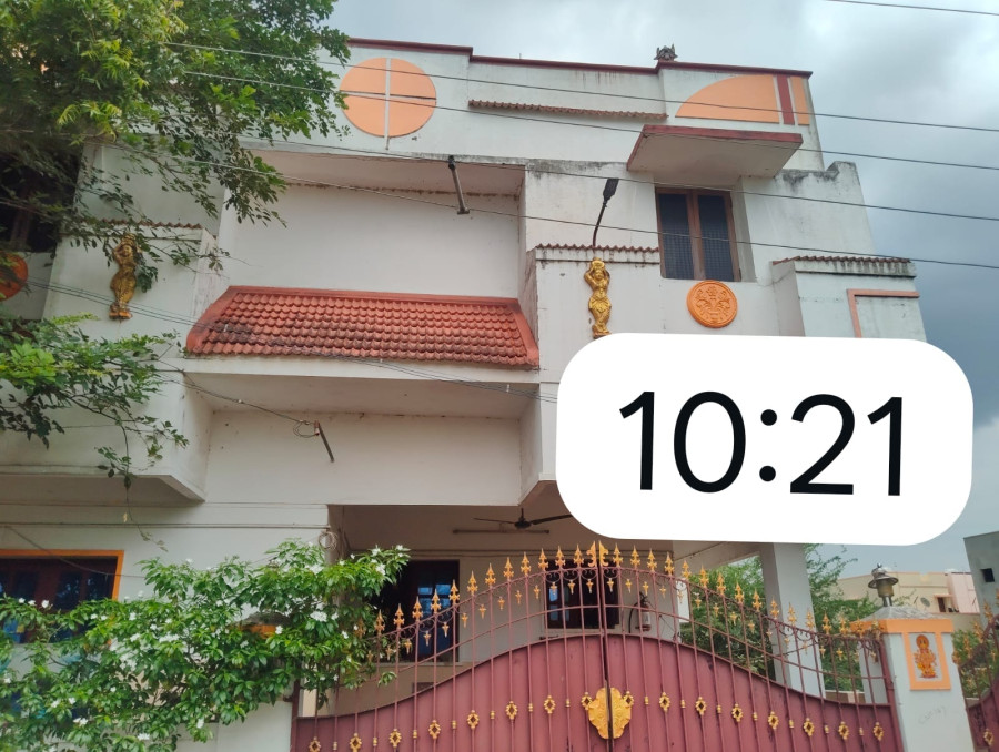 1800 Sqft plot /2800 Sqft builtarea /3 BHK /Ground floor 3 bhk / 1st floor 1 room /Income property 20000 thousand /Near TVS Pudukkottai /95 Lakhs /IN 358