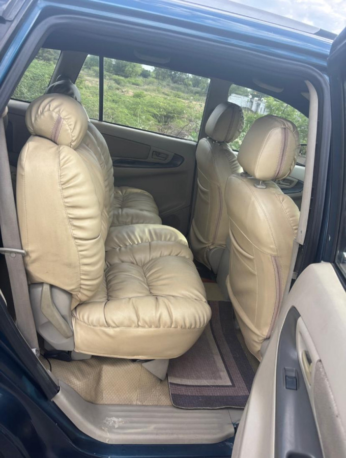 Toyota Innova 2.4 G / 2013 Model / Complete Altration To Innova Crysta / Single Owner / 253000 km / Proper Service / Manual, Diesel, Seven Seater / 11 Lakhs - Negotiable / VC / C 131
