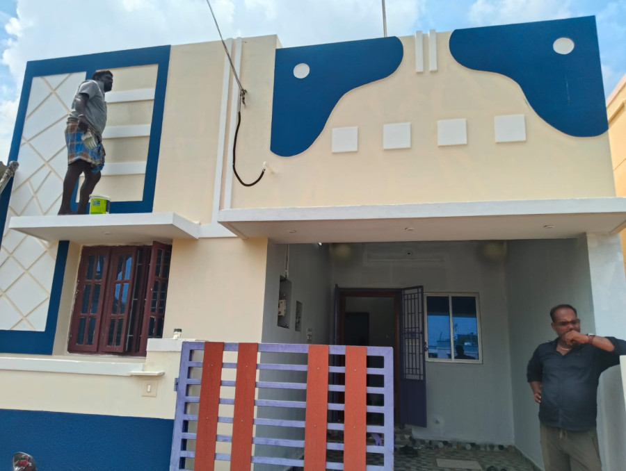 1400 Sqft plot size /11 Sathuram / North face /2 Bedrooms 2 Bathrooms /Resale house 4 Years /Near Keparai Pudukkottai /60 Lakhs negotiable /HS 406