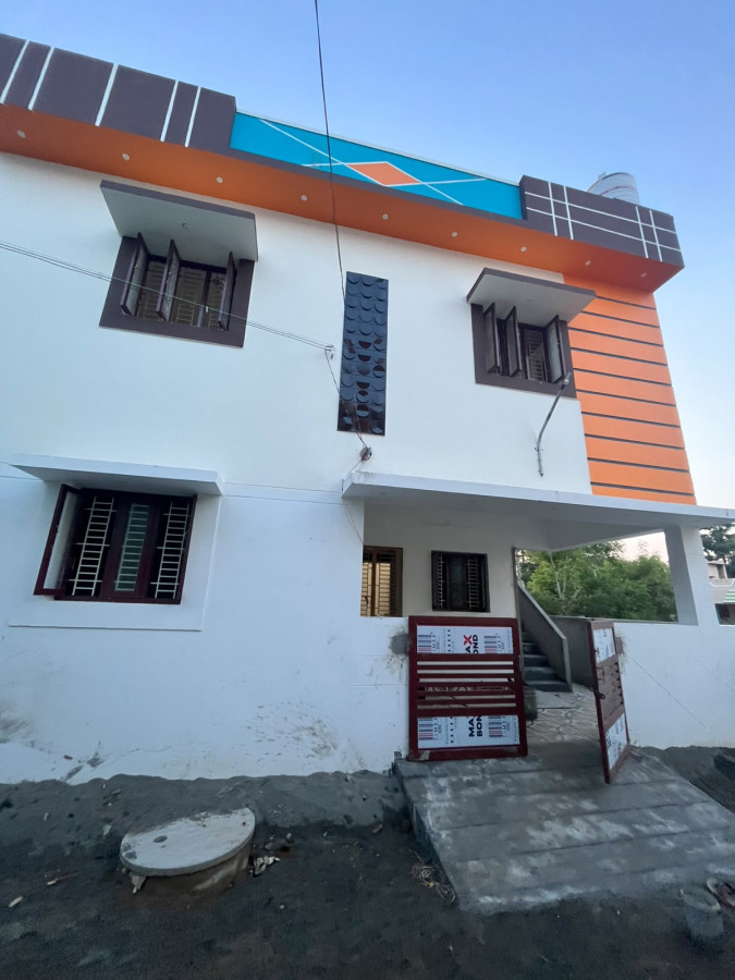 East Facing / 4 Bedrooms 4 Bathrooms / No Carparking / Town Area - Pudukkottai / 78 Lakhs - Negotiable / HS 273