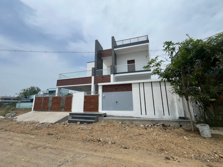 2400 Sqft 32 Sathuram / North Facing / 4 Bedrooms 5 Bathrooms / Fully Interior Work / Double Carparking / TVS Near - Pudukkottai / 1 Crore 75 Lakhs - Negotiable / HS 276