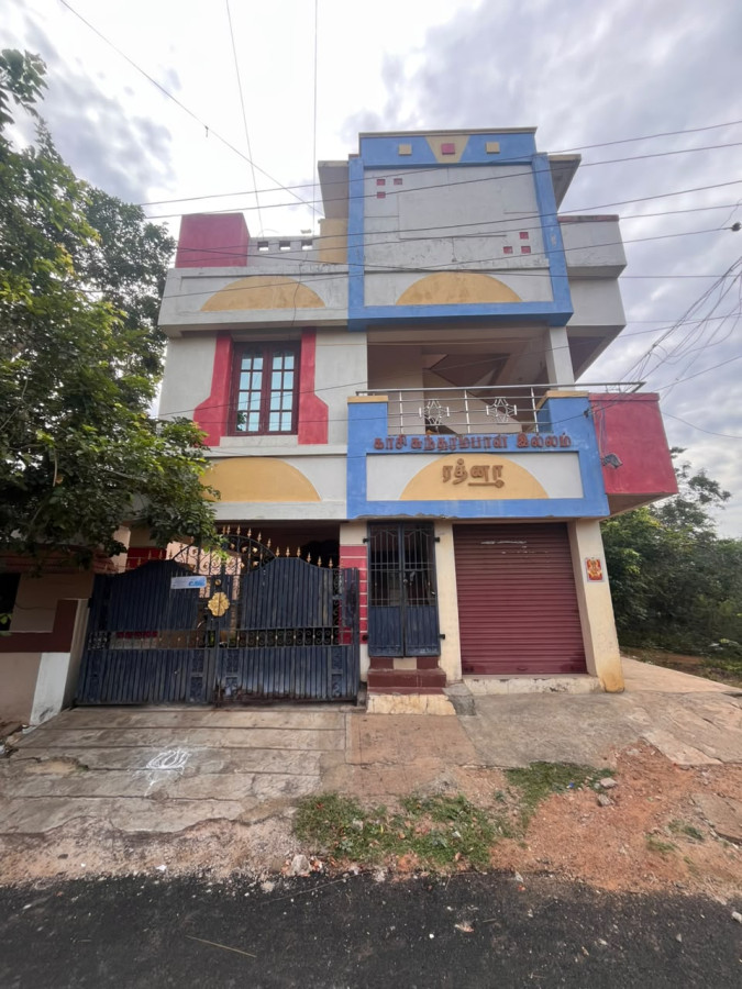 1500 Sqft Size Plot Size /  2800 Sqft Built Area / Ground floor 1 House 2 Bedrooms / Ground floor 1 Shop / First floor 1 Bedroom 2 House / First floor 1 Rooms available / Resale 8 years Old / Pudukkottai Ashoknagar Near / 1 Crore 10 Lakhs - Negotiable / I